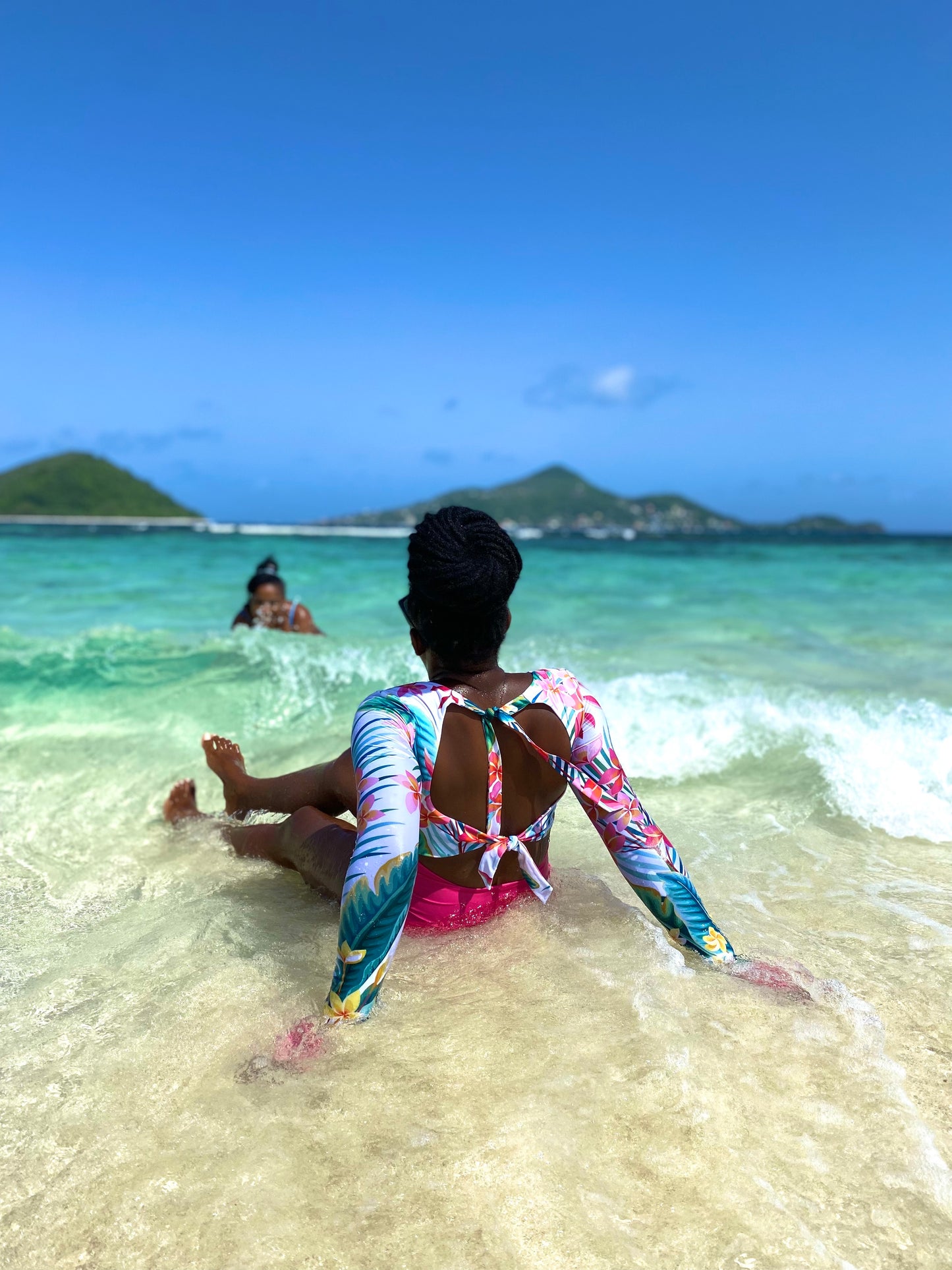 BLACK / HOT PINK FRANGIPANI BACK-TIE LONG SLEEVE SUIT